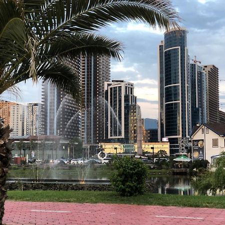 Апартамент У Моря Batumi Exterior photo